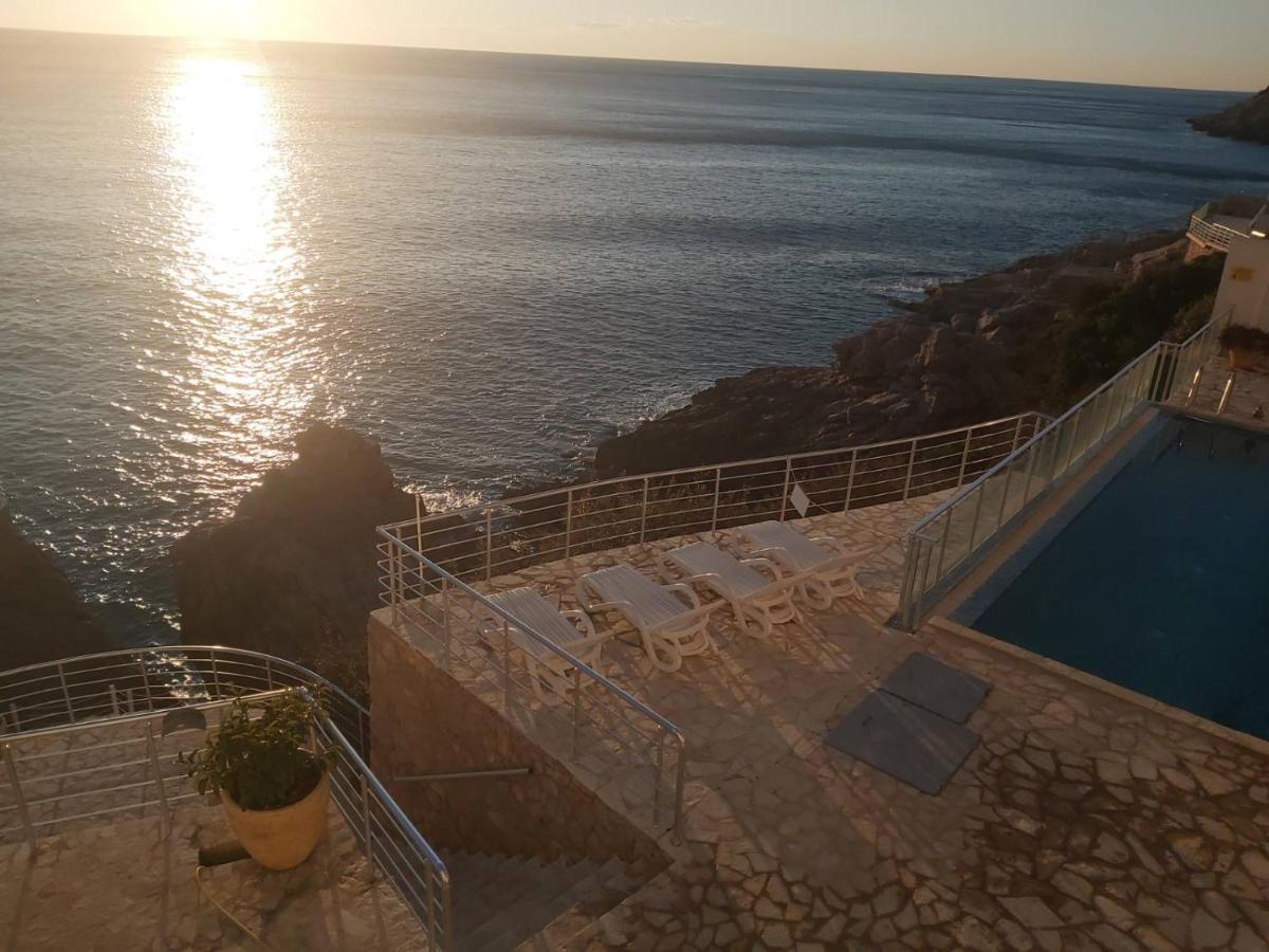 Paradise Beachfront View 1 バール エクステリア 写真
