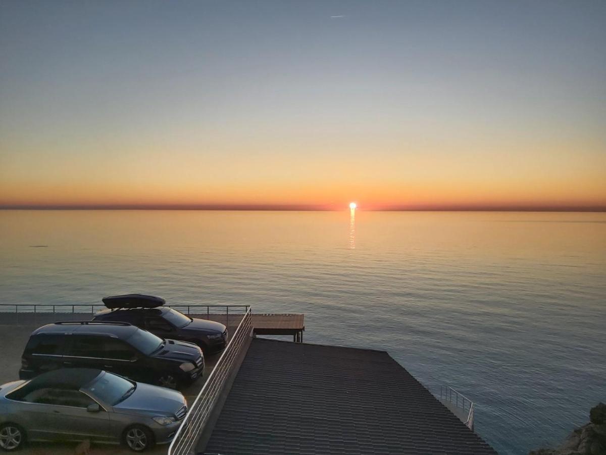 Paradise Beachfront View 1 バール エクステリア 写真