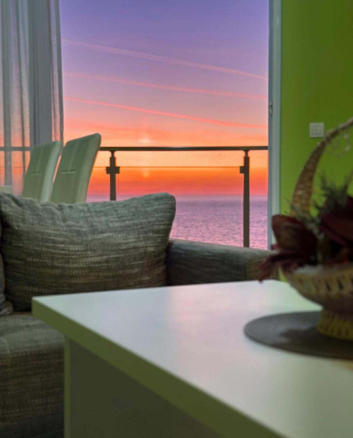 Paradise Beachfront View 1 バール エクステリア 写真