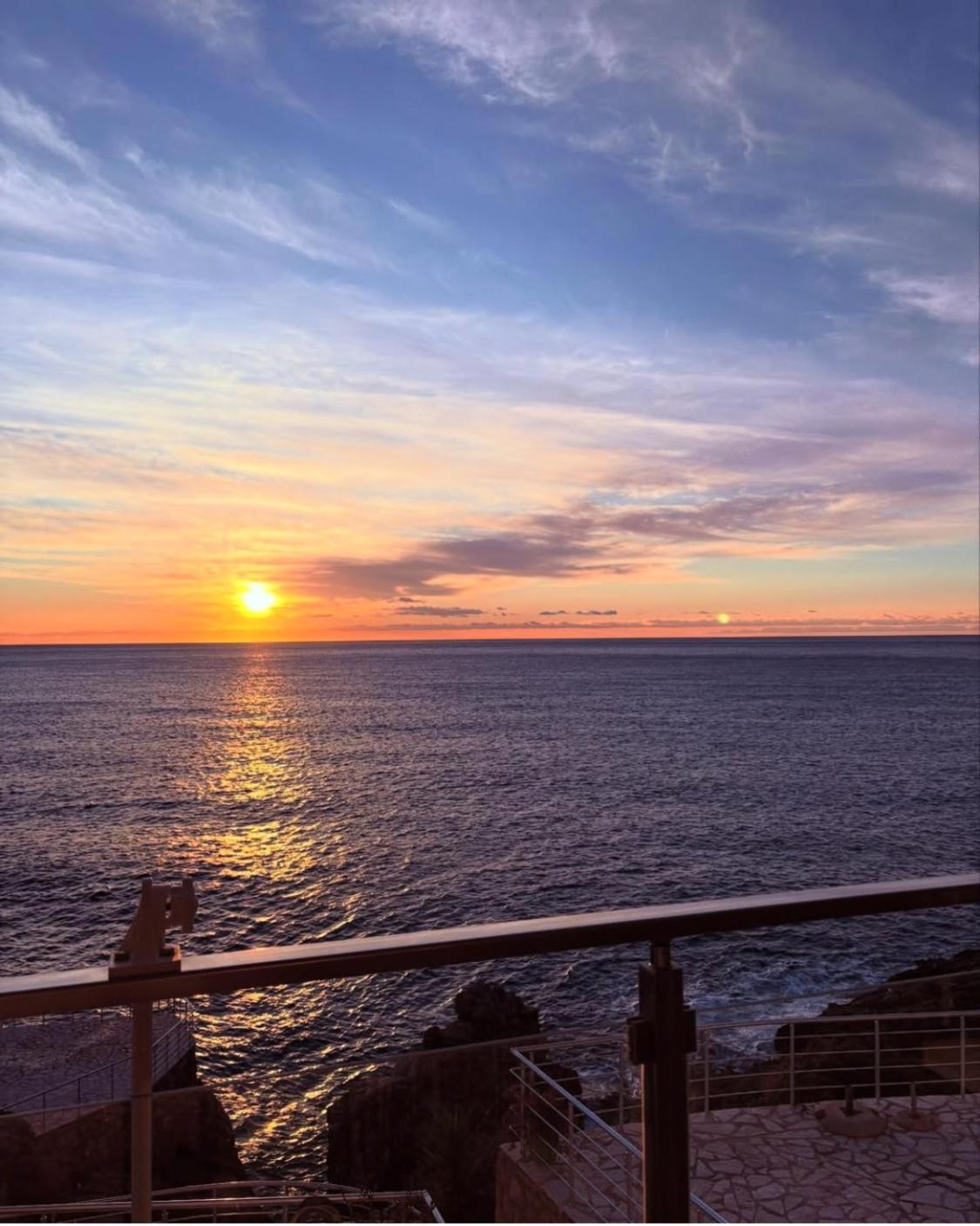 Paradise Beachfront View 1 バール エクステリア 写真